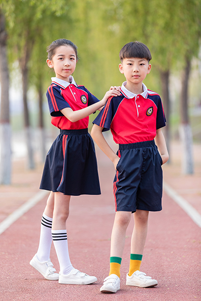 定制夏季校服選擇什么面料比較好